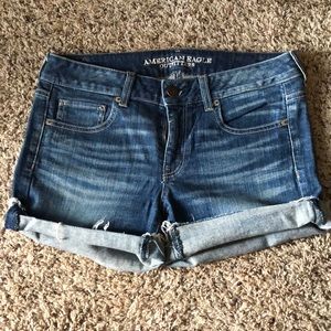 American eagle medium wash demin shorts.